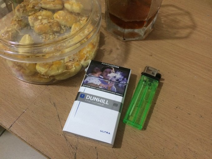 jdylansx's tweet image. Dunhill Ultra, rokok zaman now yang pastinya bikin baju lo bebas bau rokok karena punya Reduced Smell Technology. #UltraLessSMELL #LessSMELLisMore