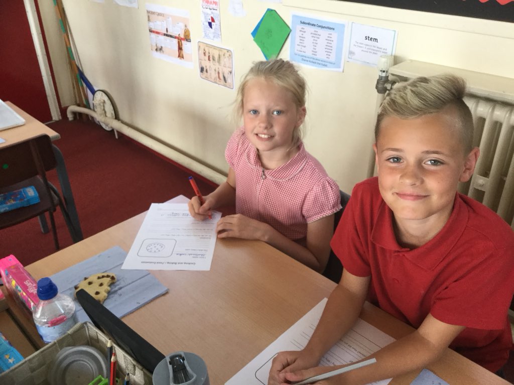 PrentonPrimary's tweet photo. 5L baking shortbread biscuits that would make Mary Berry proud. Hereโs the taste and evaluation phase. #baking #schools #cookingweek https://t.co/x3hP3bSU9X