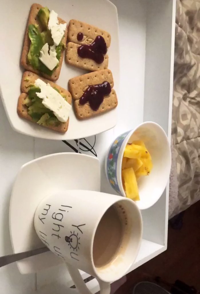 pili_igni's tweet photo. Una mina en instagram sube su desayuno y ctm weona quierete un poco más, un pancito con amor es lo que te falta❤️ https://t.co/Zu6BrnE5ZT