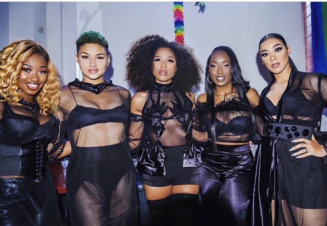 RealLifeManikin's tweet photo. I had the pleasure of designing @junesdiary wardrobe during the #BETWEEKEND2018 in HollyWood California https://t.co/nBALB4nMtM