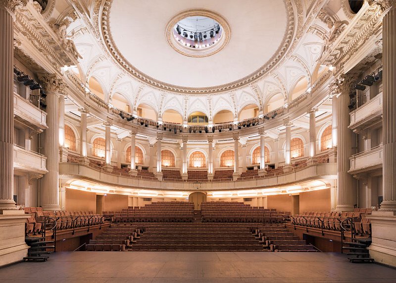 сцена театра. театр ла скала в лондоне. мариинский театр санкт-петербург. венская гранд опера. дрезденский оперный театр.