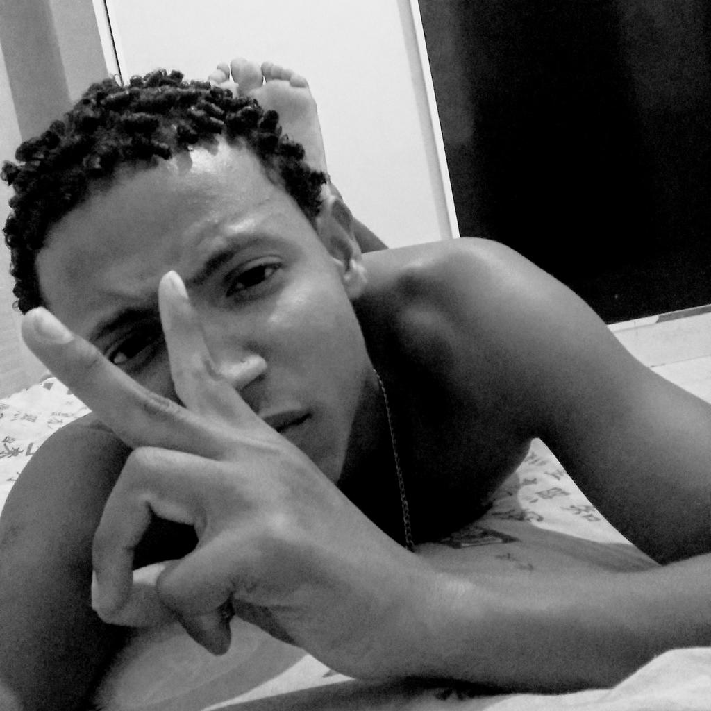 FilipeAlvesDaS8's tweet photo. #NewProfilePic #o #sol #me #ensinou #a #ser #frio ☀️❄️😓 https://t.co/I0MYm1tk09