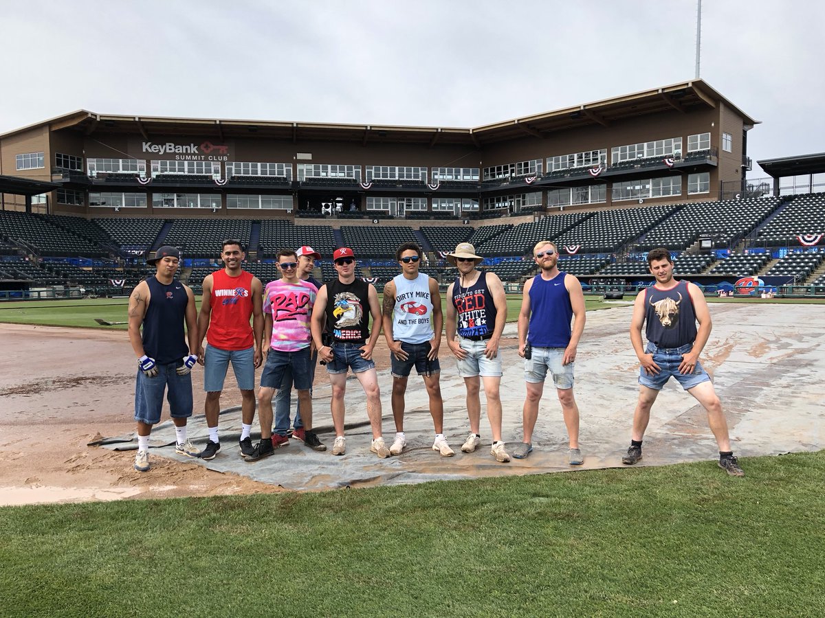 DGTnathan's tweet photo. Working on 4th of July with @CheneyTurf crew happy 4th of July!! https://t.co/GzXkslMAah