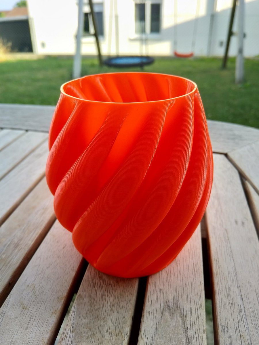 3DPrinTek's tweet photo. #3DPrinting today: another vase by @ferjerez3d from this great collection https://t.co/3PsLzkW5ef
#3dprinted on my 1mm nozzle cr-10 #3DPrinter at 0.4mm layer height with @extrudr neon red petg. The colour is much more neon in person - #crappycamera https://t.co/H5BCdjKgiQ