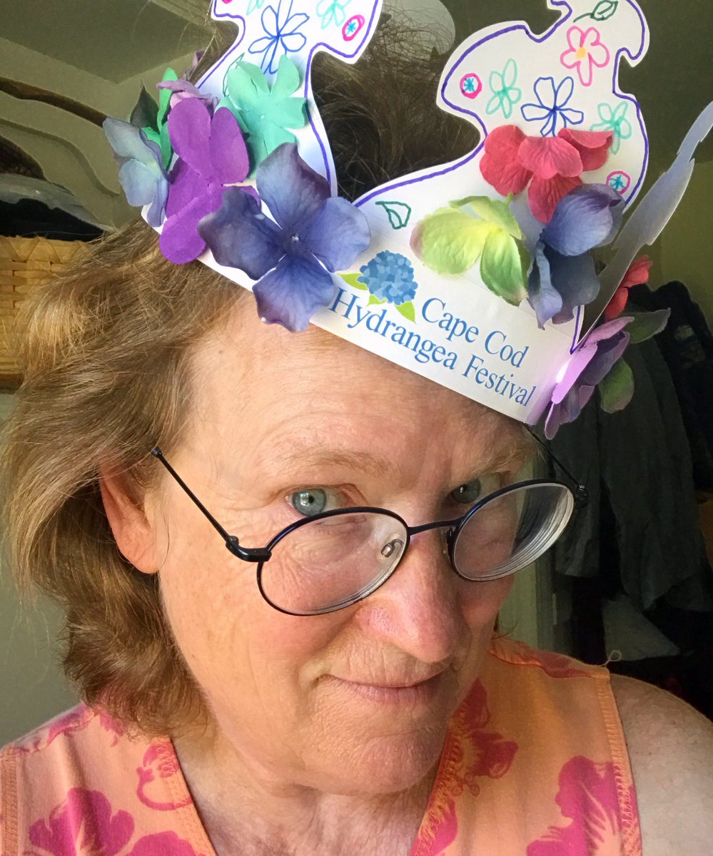 thegardenlady's tweet photo. Opening #HydrangeaFest part @capecodbeer on Thursday evening. Come create your own crown and declare yourself King or Queen of the #capecod Hydrangea Festival! All supplies provided. https://t.co/zwaJK7r74j