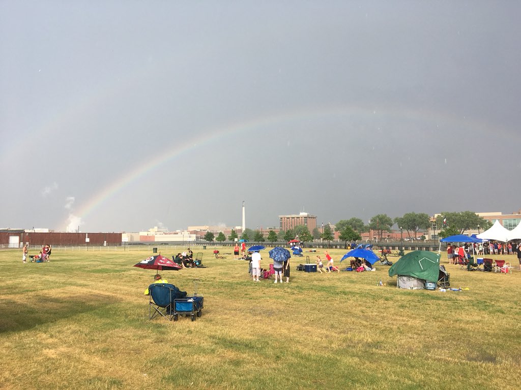 BritSchmidtNews's tweet photo. We’ve even got a rainbow! Happy 4th of July everyone! #FireOverTheFox https://t.co/2DLfBVbicF