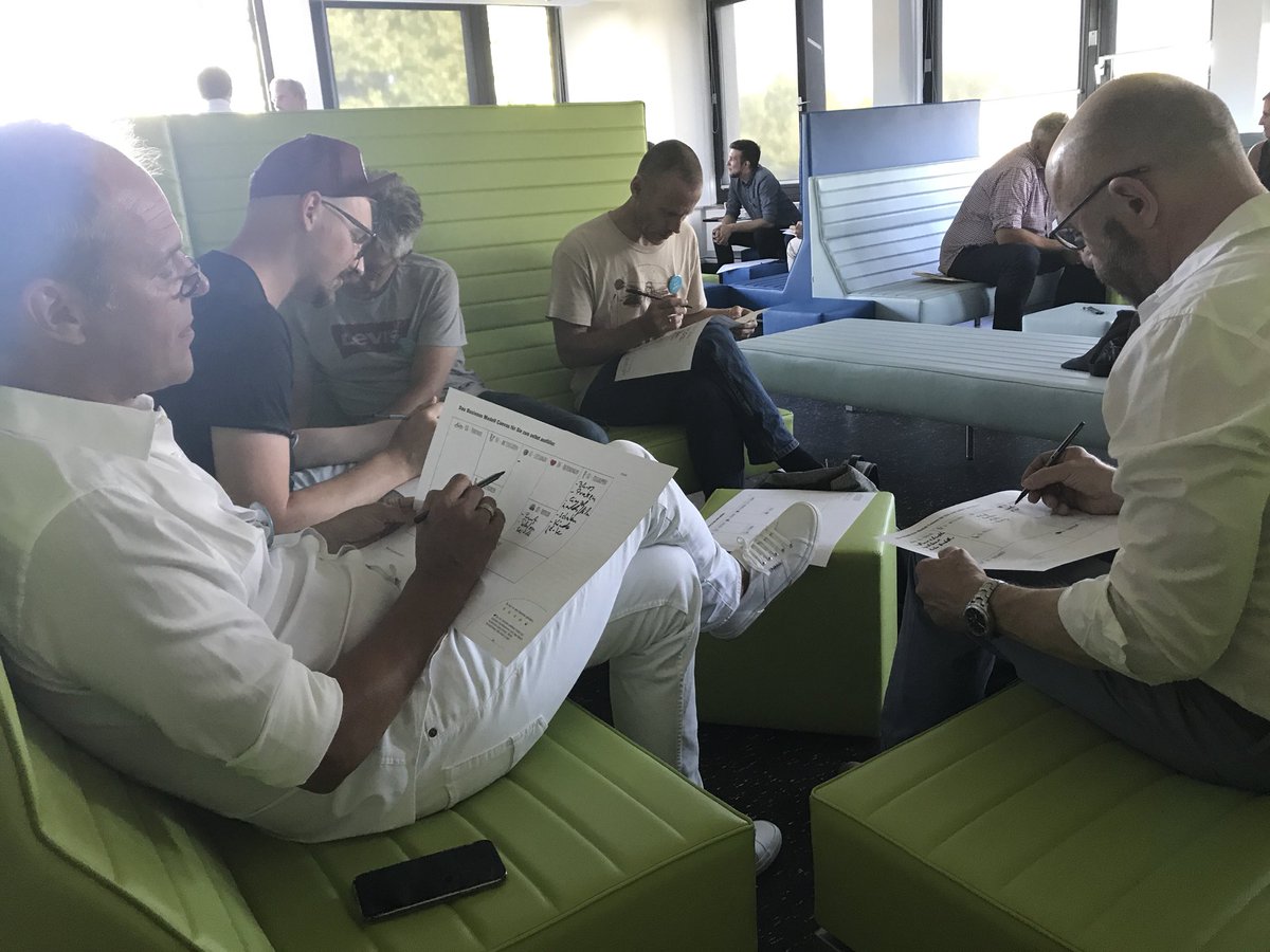 INNOSHOT_HH's tweet photo. #kmu auf in die #Digitalisierung! Heute Praxistag mit vielen tollen Beiträgen und Gesprächen. „Die digitale Achillesferse“ Dank an alle Partner @HS_Fresenius @SebastianPioch @HypoVereinsbank @hkhamburg https://t.co/6c5mt3iwl5 https://t.co/DFoxQjf0UT