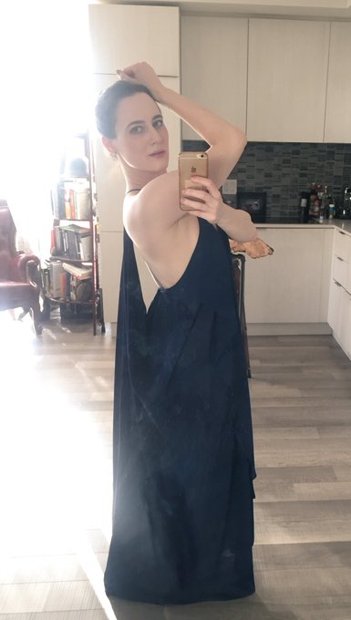 All the goddess vibes in this dress you guys. https://t.co/vmiZBMTnJz<a href="/tag/lastminutefacialprostbetics"class="tags"><span>#lastminutefacialprostbetics</span></a>