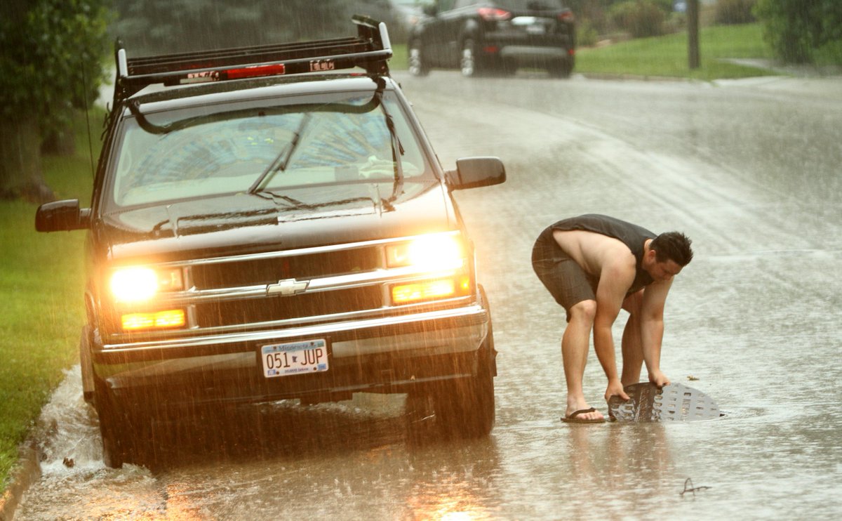 PBenida's tweet image. 4th of July thunderstorm.  View photos at postbulletin.com/news/local/pho…