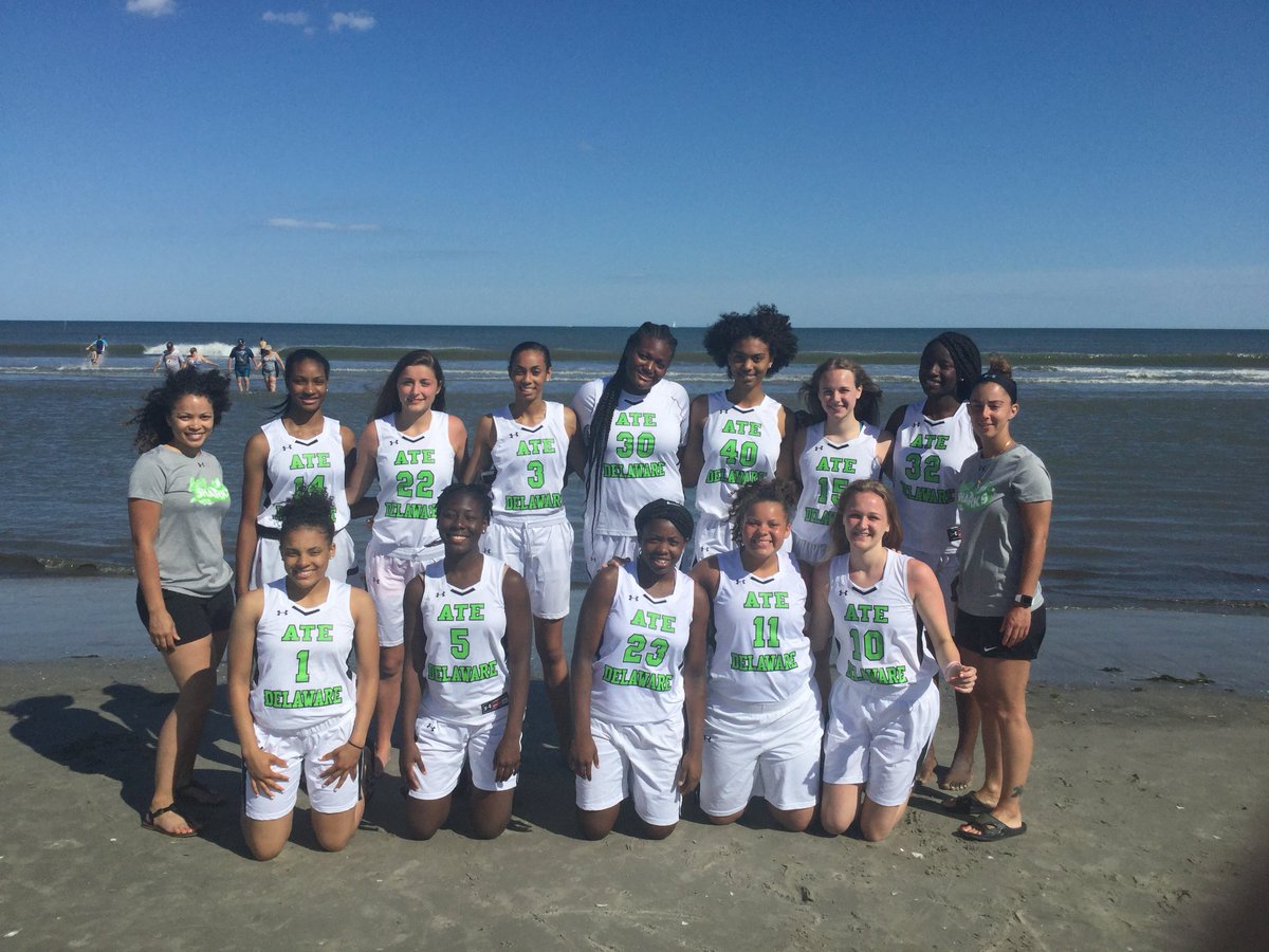 Lady Sharks R1 Family tweet media