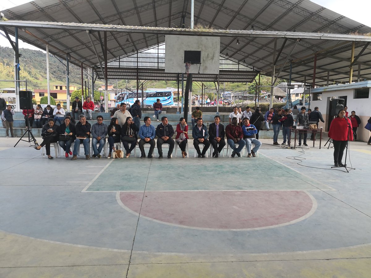 Salud_Napo's tweet photo. #Quijos | Participamos en la Primera Asamblea Ciudadana Abierta del Valle de Quijos, para aclaración de temas coyunturales del sector: repotenciación de quirófanos del Hospital Básico Baeza, estado de ambulancias, préstamo de equipos médicos, profesionales especialistas. https://t.co/dzKRLEgQex