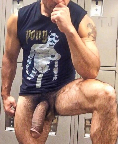 You know you want his load...

#gayporn #gaypics #bigdick #bigcock #hugecock #gaydaddy #musclemen #muscledaddy