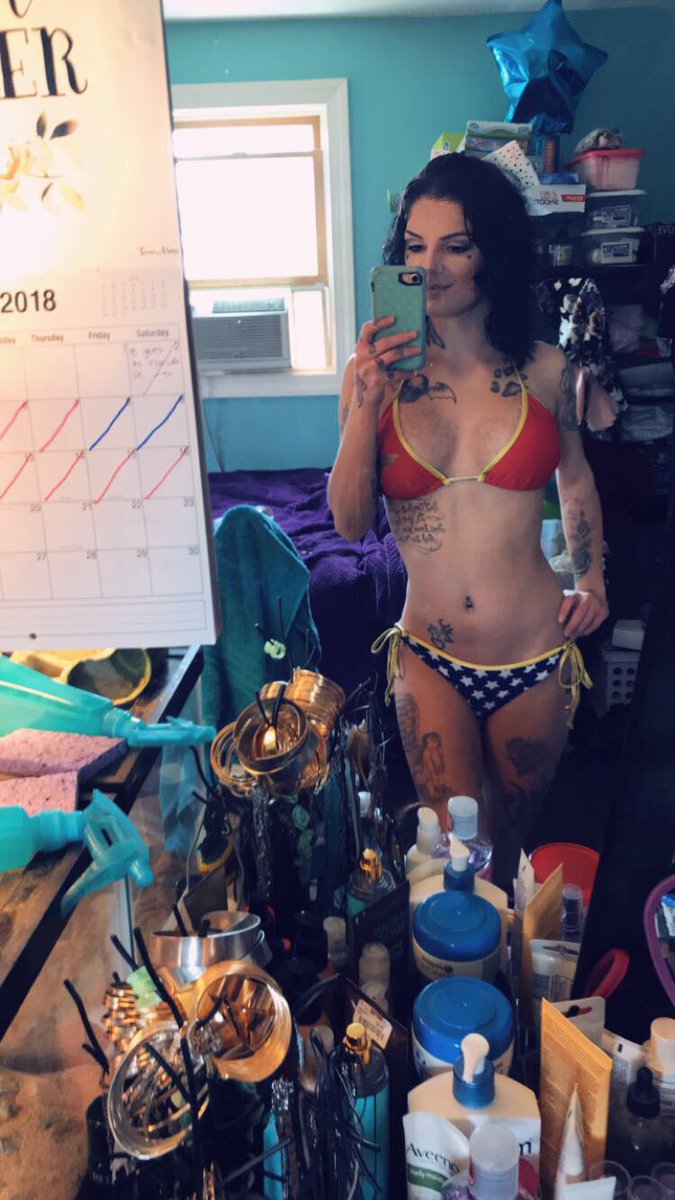 GoddesssDeAnna's tweet photo. Happy Independence Day 🇺🇸♥️ #FourthofJuly #domme #worshipme #WonderWoman https://t.co/s7cnvRj0O0