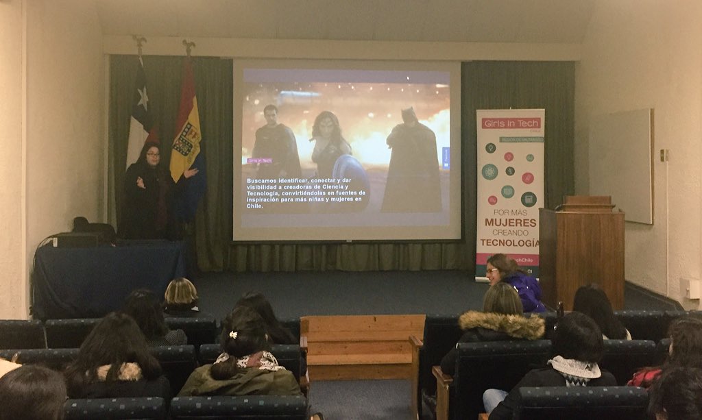 ingeniosatienda's tweet image. AHORA💥 @BarbaritaLaraM nos da cinco razones para empoderarse con tecnología en el primer #meetup 2018 de @GirlsinTech_CL en #Valparaíso!💪🏻