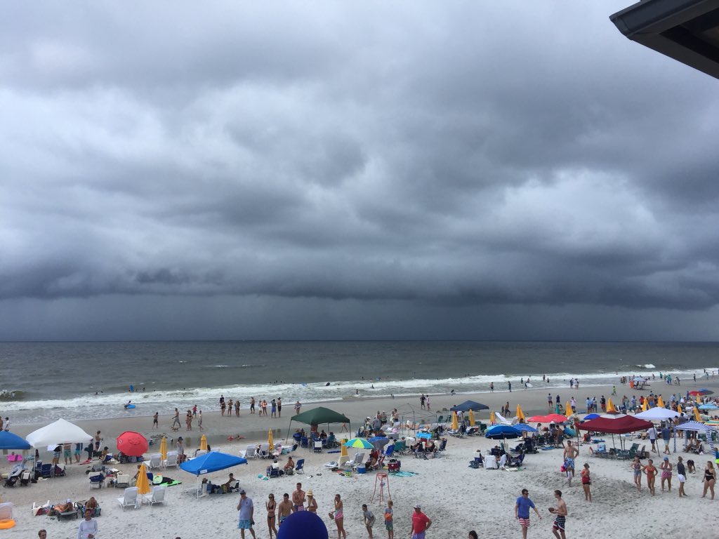 RogerExum's tweet photo. @MikeFirstAlert Rain is approaching #pvic https://t.co/9K7HBwFyAG
