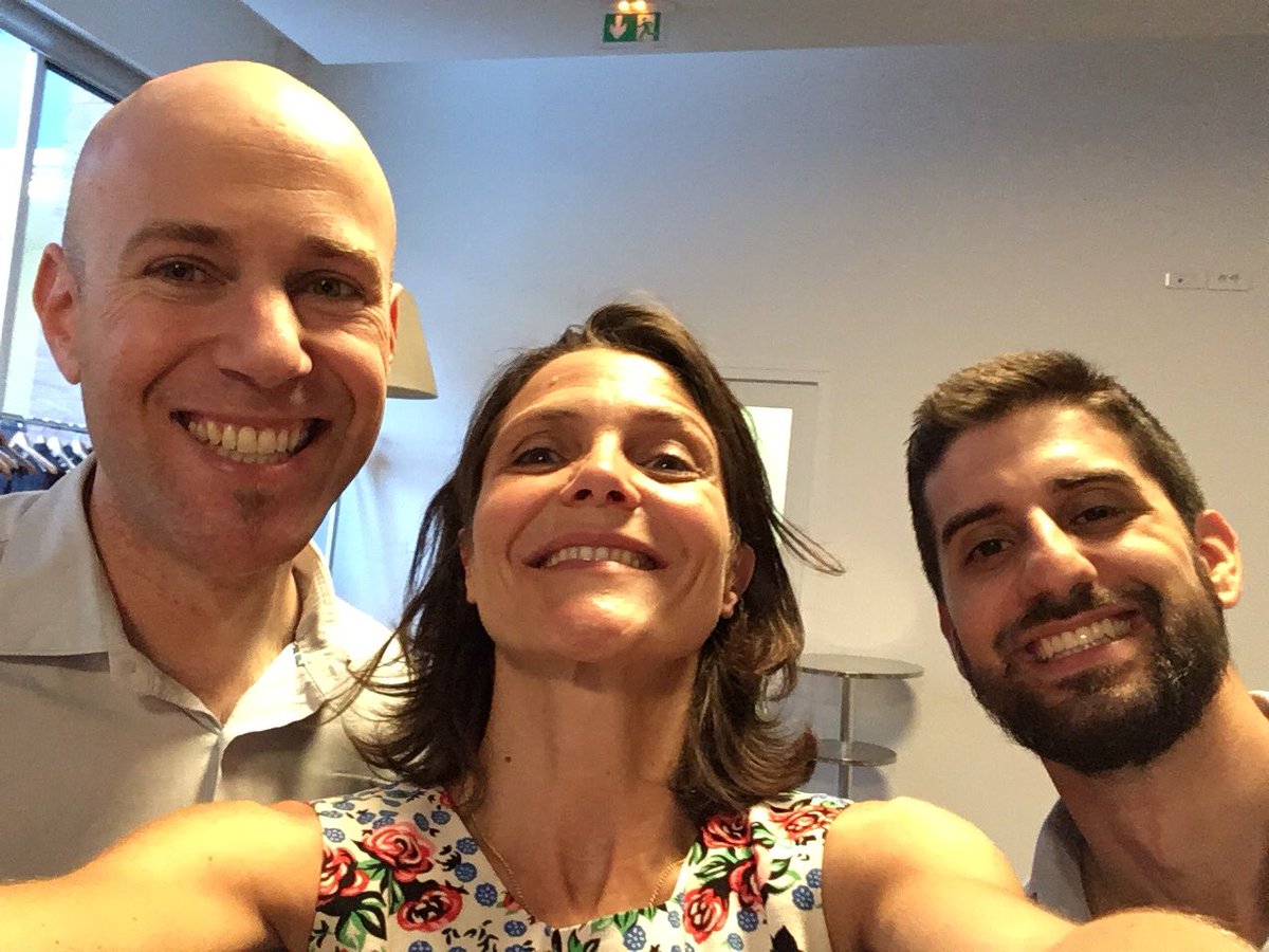 Heureuse de fêter le succès d’ <a href="/AppScho/">AppScho</a> ce soir l’appli mobile au service des étudiants et des écoles 👏👏