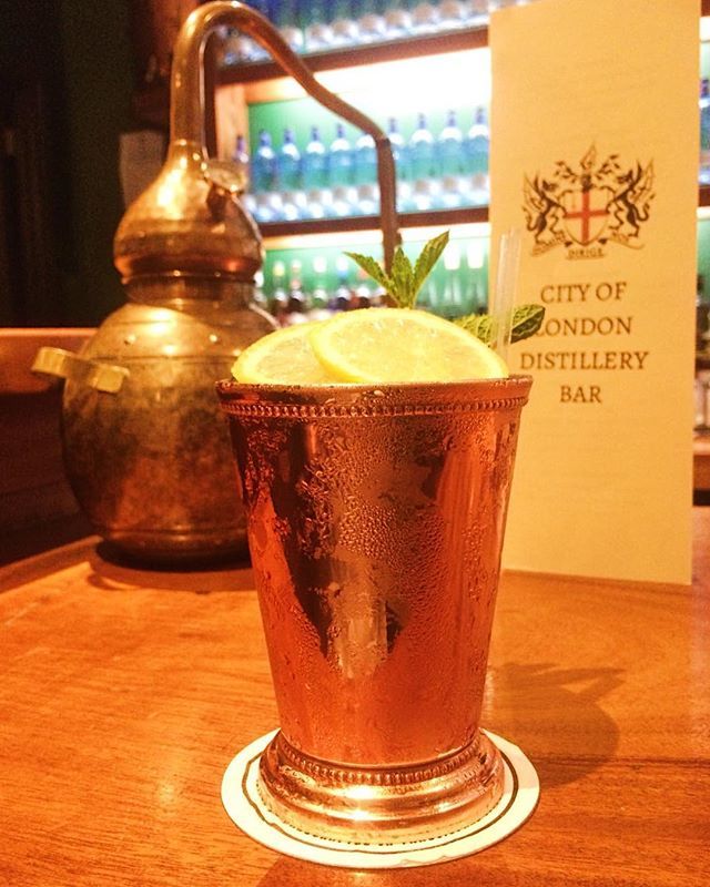 BoldSpiritsCo's tweet photo. Cooling down this muggy evening @cityoflondondistillery with this Bold Julep. Cracking recipe by @darioprovenzano using #COLDistillery Old Tom Gin, #BoldSpirits, lemon, mint, ginger ale 👍🏻 Really don’t want to get back on the tube. 😫 https://t.co/LPwfa3PdI3 https://t.co/BDYg1i14vJ