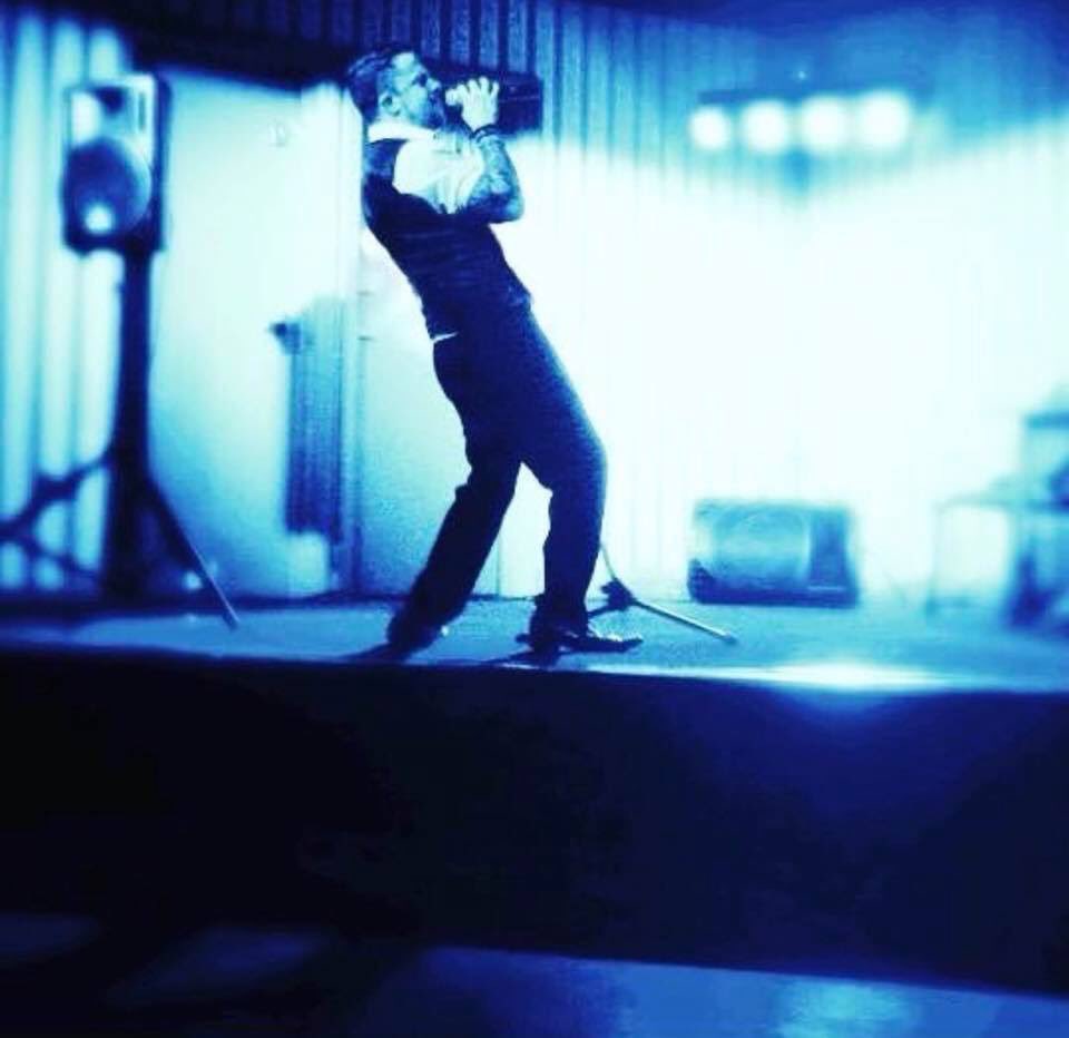 MattSymonsUK's tweet photo. Here and ready to rock it out tonight!!!! #letshavefun #booked #symonites #OnTheRoadAgain #Singers #artistsontwitter #music #LoveIt https://t.co/nTzRYUnIbh