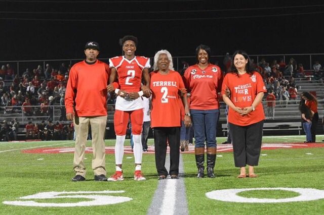 Jarvis2_'s tweet photo. Rest easy granny man the lord was ready to take you home put you in a better place now i was tired of seeing in pain Every night we all miss you & love you so much ππΎβ€οΈπͺ #DOTFOREVER https://t.co/GPLlIlQ8Fh