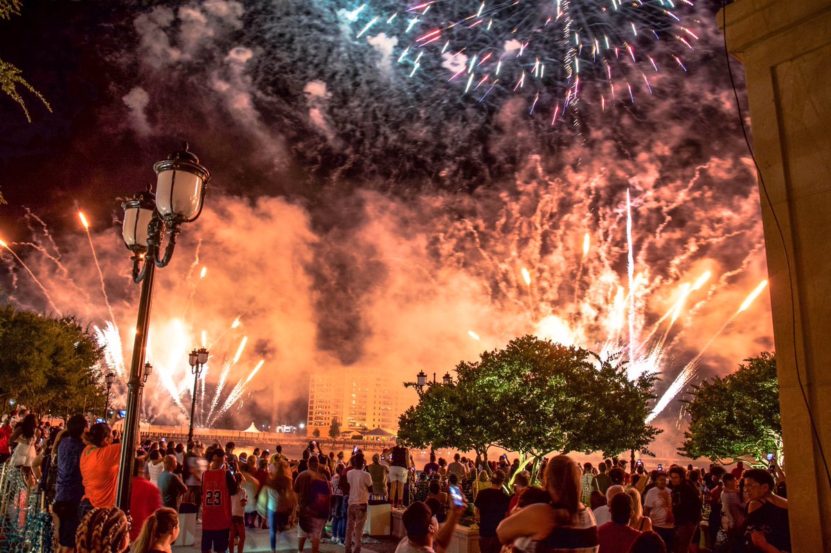 magiccitymayhem's tweet photo. Some of the booms from yesterday’s Red Hot & Boom. @xl1067 #RHB2018 #redhotandboom part 1 https://t.co/Ezv9SBm6Er