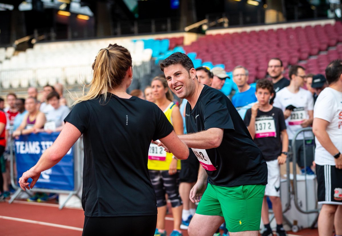 Great_Run's tweet photo. Waiting for your teammate like... 👀 

Smooth transition, and away they go!  

@SimplyhealthUK #GreatTeamRelay https://t.co/V3Yts4T1cT