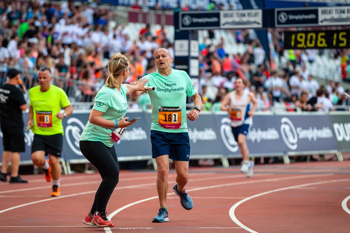 Great_Run's tweet photo. Waiting for your teammate like... 👀 

Smooth transition, and away they go!  

@SimplyhealthUK #GreatTeamRelay https://t.co/V3Yts4T1cT