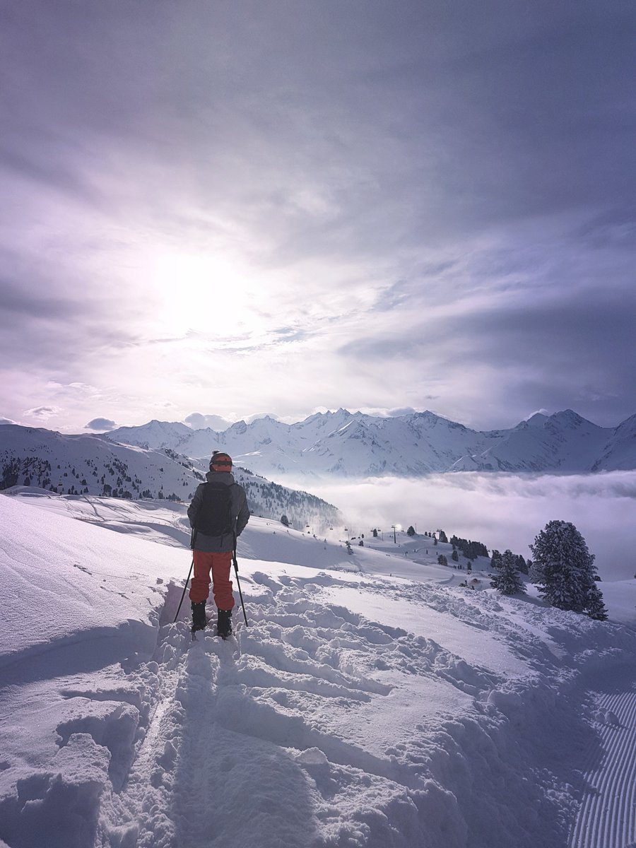 PoslinskiNet's tweet photo. The last video from #Austrian #Alps series. Video with subtitles available here: https://t.co/zGqm5vcted Enjoy! #devsOnTour #programming #developers #lifestyle #skiing https://t.co/uXoSDaqdTs
