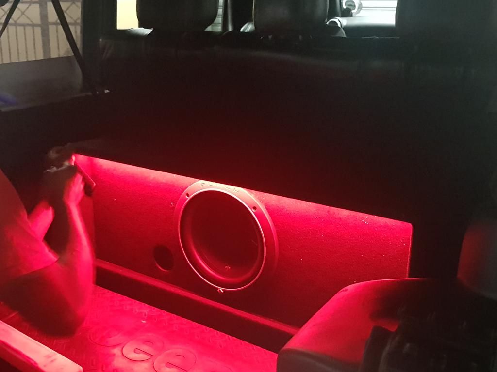 AutoLineZA's tweet image. #July4th 

Jeep Wrangler subwoofer enclosure with #Rockfordfosgate goodies