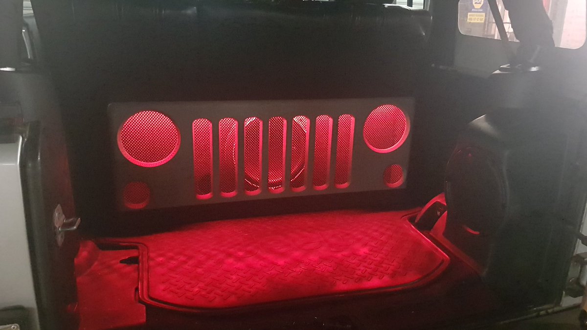 AutoLineZA's tweet image. #July4th 

Jeep Wrangler subwoofer enclosure with #Rockfordfosgate goodies