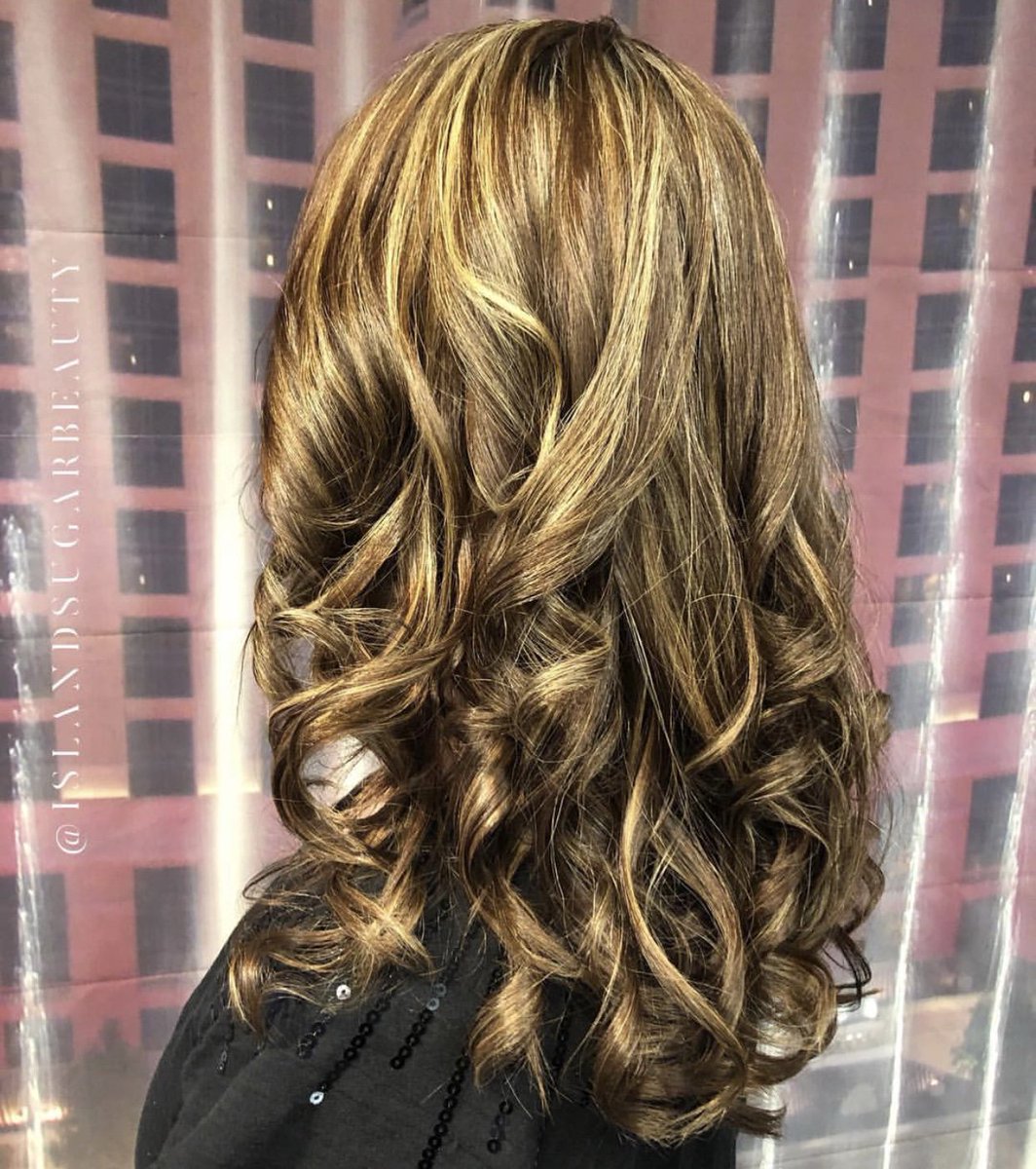 ModeSalonLv's tweet photo. Yet another great highlight set by Rita 😻 #hair #hair2018 #haircut #hairstylist #hairtransformation #beautiful #beautifulhair #beauty #beautyhair #behindthechair #mode #modesalon #highlights #goldylocks #blonde #blondeshavemorefun #lasvegas #lasvegasstylist https://t.co/79KjzbWxb9
