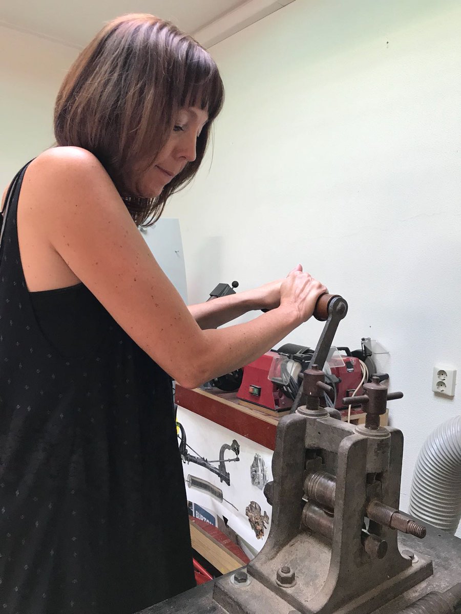 #MakersHour I am busy making memories and new learning with our @WALHALLAb_NL using a reclaimed upcycled metalpress we flattened out copper #makerspace #recycleducation