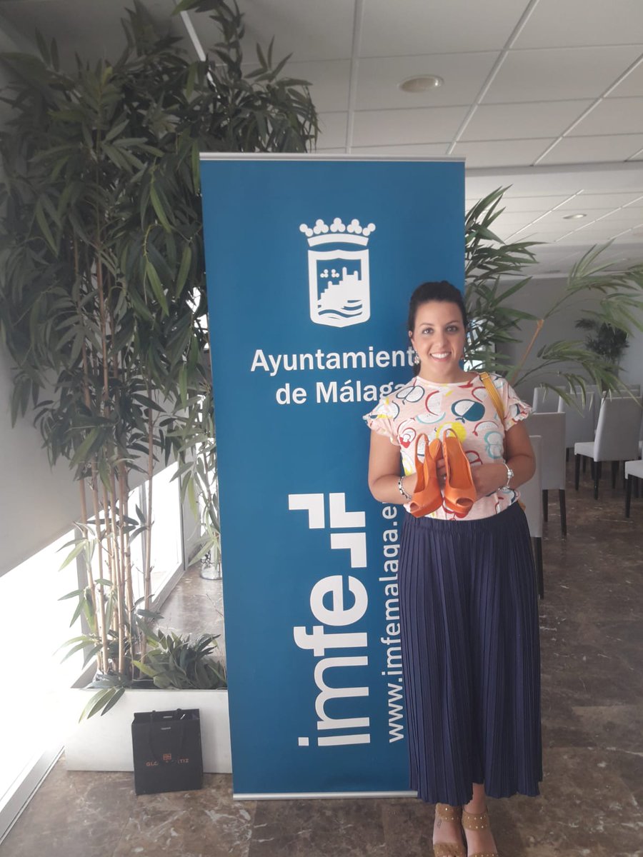EvenCon2Tacones's tweet photo. Esta mañana @angelamjd ha presentado nuestra empresa en el networking de @malagaimfe #condostacones #eventos https://t.co/JkqAjGSLAs