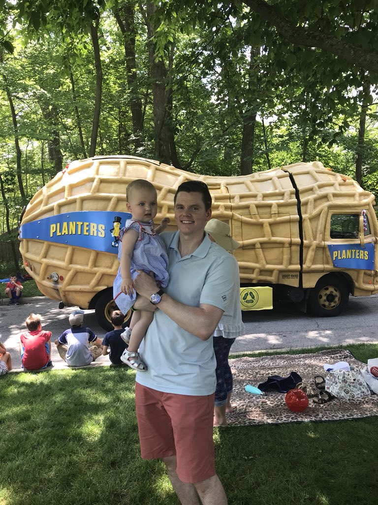 JessicaV's tweet image. Found you again this year @MrPeanut!!