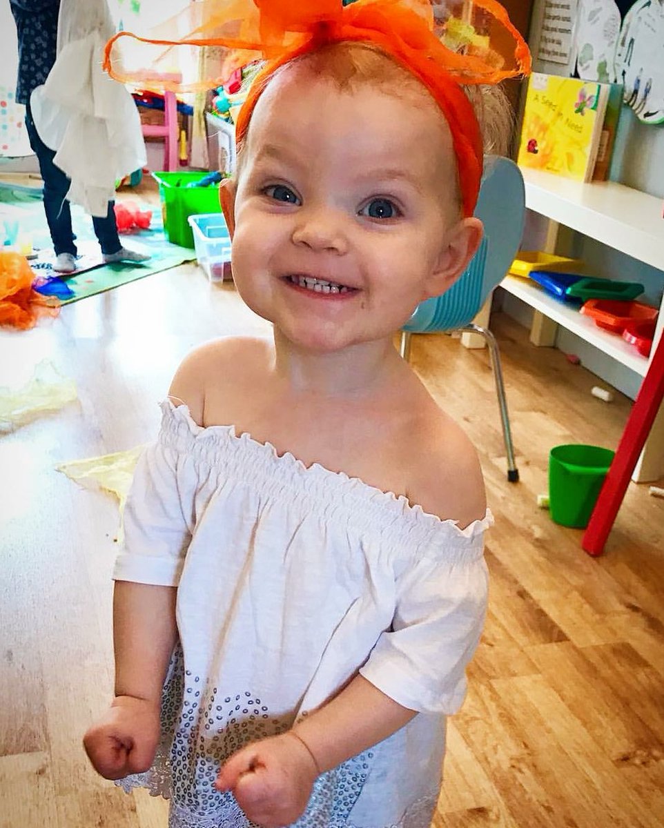 Dotty_thomasx's tweet photo. @laurelthomas_x mummy little  princess https://t.co/GgAOQemfaX