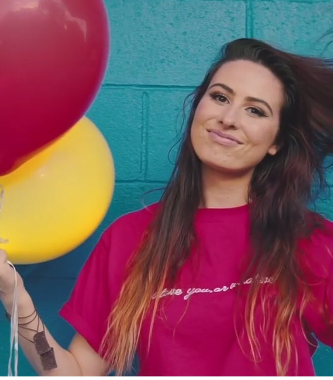 LisaCim6's tweet photo. @Cimorelliband  @LisaCim I love this video OMG!!!!🔥🔥❤️ https://t.co/EztJbltCvS