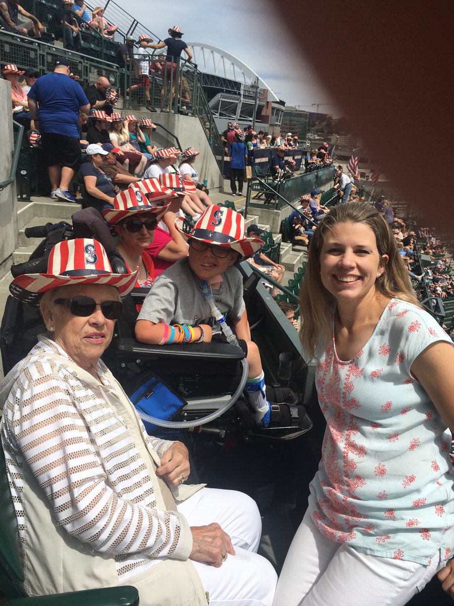 ChrisLindor's tweet photo. #WhereIRoot https://t.co/ZX3uMGqGeR