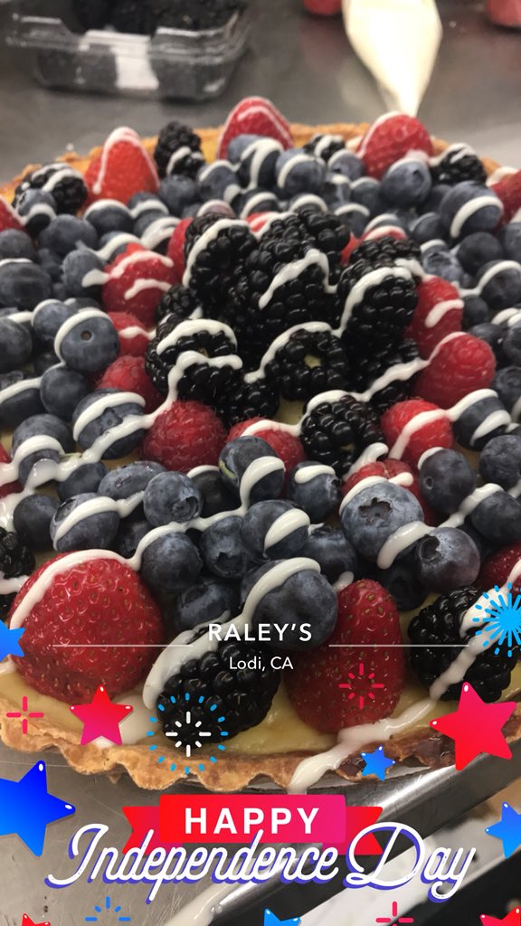 Poppins916's tweet photo. Yummy delicious red, white & blue fruit tarts made fresh by our one and only Georgia!!🇺🇸✨🎇🎆🍓 @raleys #Team445 #TeamBakery #WeGotThis #Happy4thofJuly https://t.co/E2kHbaJH78