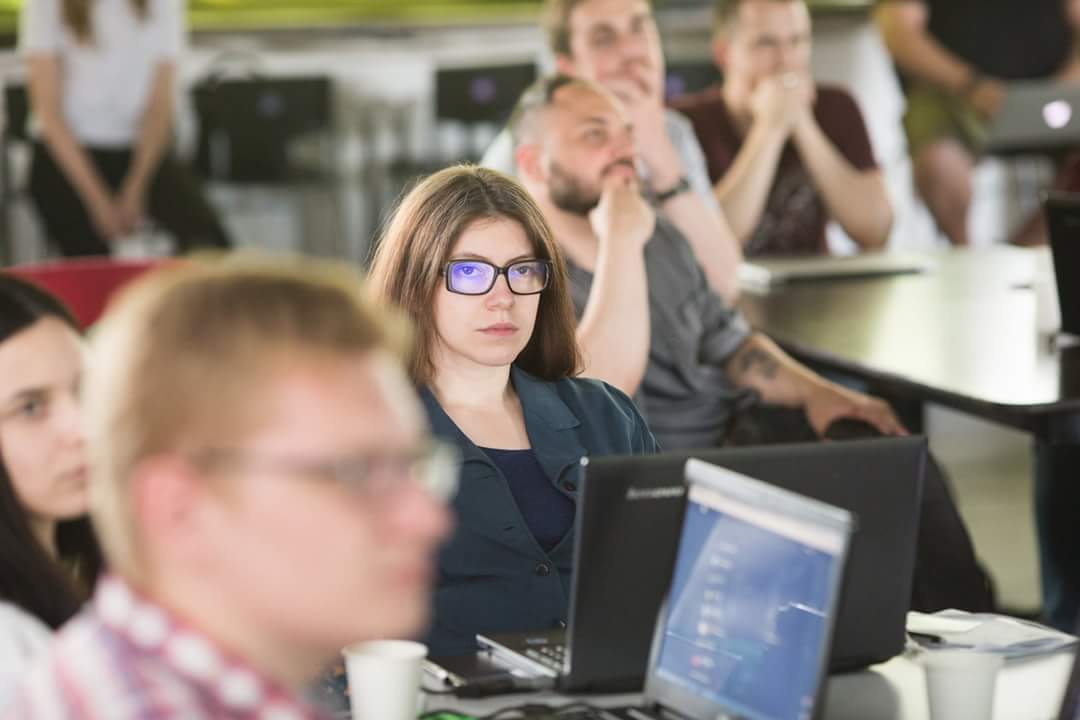 GlafiraZhur's tweet image. Знаете, есть способ получить много своих хороших фотографий! Идешь на воркшоп от #MinskCSS - и вуаля (фото 1)! А еще есть способ научиться ровно сидеть. Идешь на воркшоп по #БЭМ и тебя там фоткают, а ты и не знаааал (фото 2)! Потом смотришь на себя. Воркшоп оказался куда полезнее