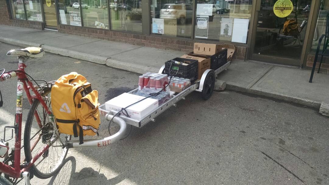 EarthsGeneral's tweet photo. Transferring a load of groceries and frozen items from the warehouse to the store.
This is five days in a row that I have moved similar loads from the warehouse.
#HumanPowered #PlantPowered
#OneLessCarTrip
#YEGBike
Yeah Us!
#GreenStore https://t.co/pRW479wrVa