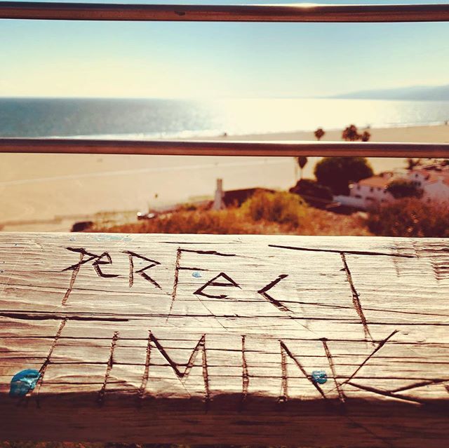 HHLifestyleTrav's tweet photo. I love it when a photo comes together. This pic was taken in Santa Monica as the sun was lowering, and a warm sea breeze was blowing off the Pacific. This was the perfect graffiti for a perfect moment on our travels! #HendersonsOnTour #travel #santamon… https://t.co/4CGyMyve9a https://t.co/ia0wS0AOJP