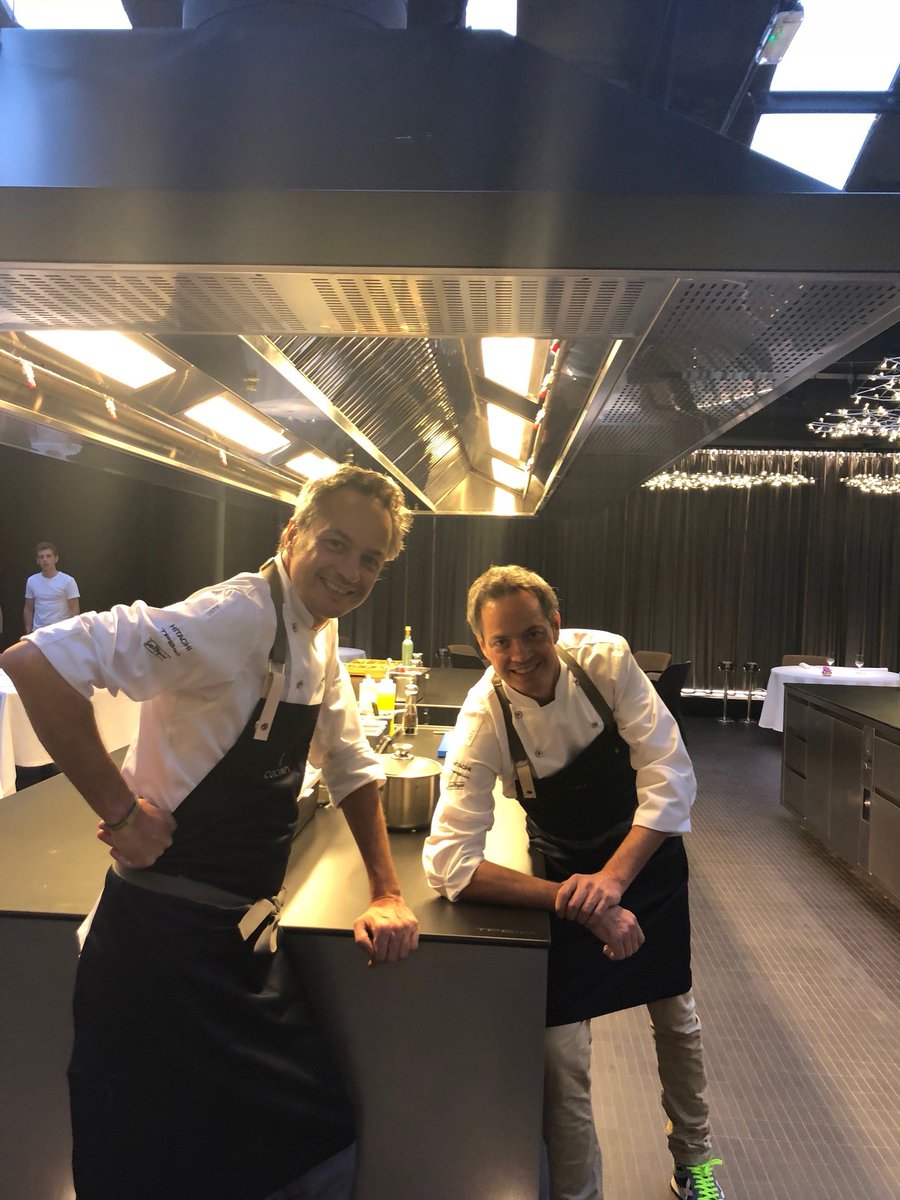 TPBtech's tweet image. Los Hermanos Chefs Sergio y Javier Torres cocinan en las TPB tech en La Nave de los Sueños ❤️⭐️⭐️⭐️ #CocinaHermanosTorres #TPBtech