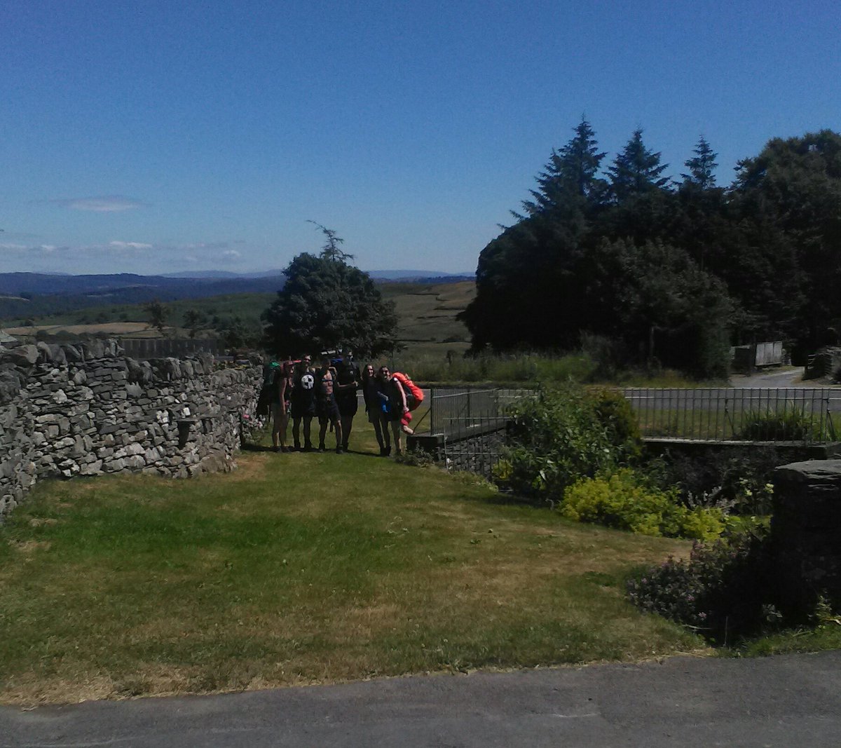 Final few paces for BGS Orange team on Gold DofE in Lakes.