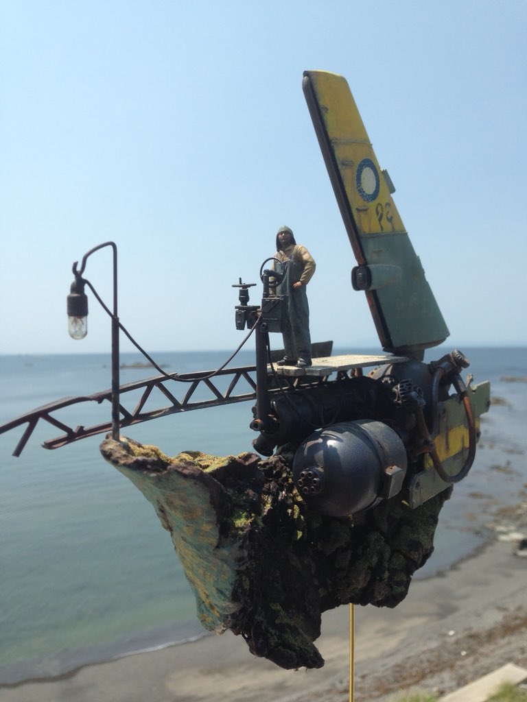 pascalblanche's tweet image. A wonderful mix of driftwood and plastic models by @katoya01.