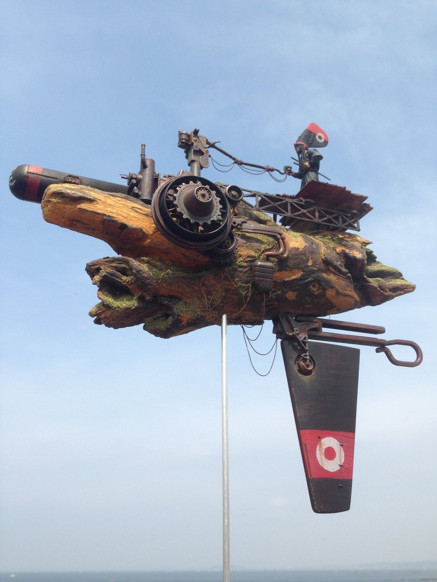 pascalblanche's tweet image. A wonderful mix of driftwood and plastic models by @katoya01.