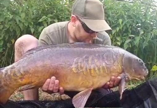 redrichardsmith's tweet photo. Mega hot at the syndicate today but the result was well worth the effort. Not the best photos in the world but really liked this bruiser 😁. #corebaits #straighttothecore @CoreBaits_uk https://t.co/3zP9sl2EmE