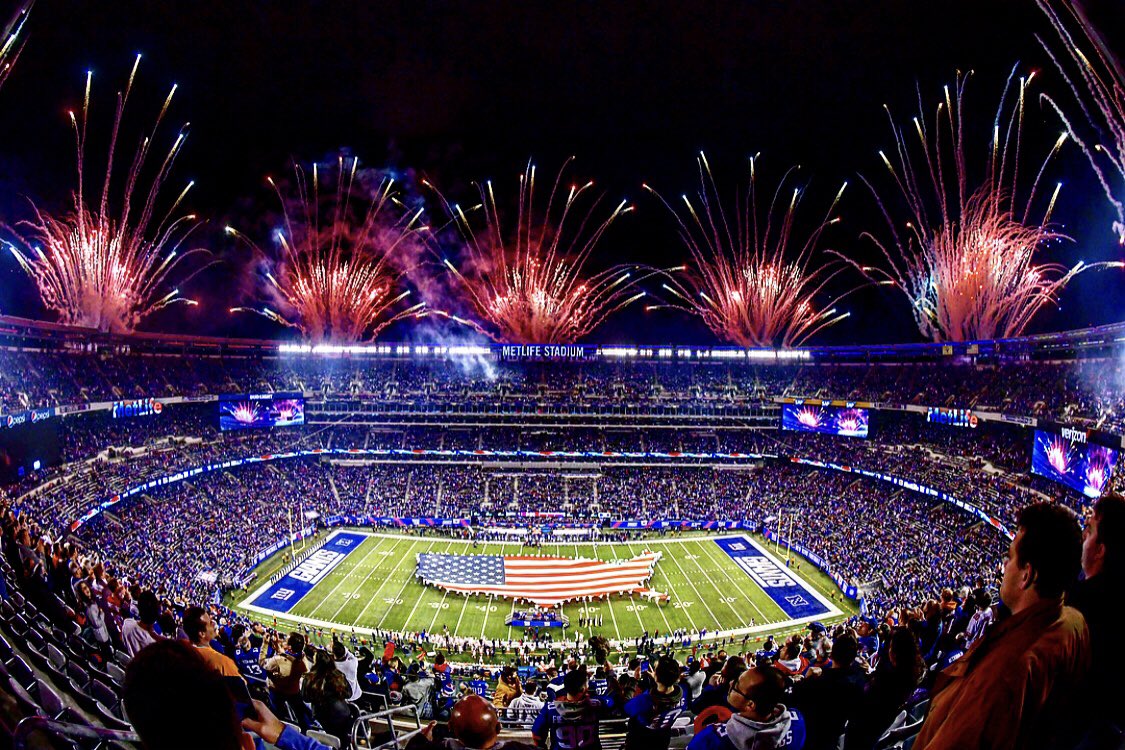 NFLCanada's tweet photo. Happy 4th of July to all our friends south of the border! 🎇🇺🇸

#IndependenceDay | #FourthofJuly https://t.co/fnrarE8jZm