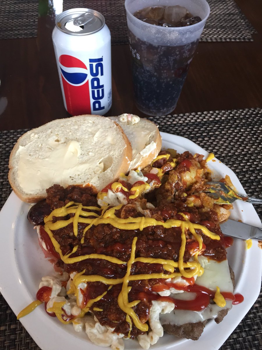 Paxton_Nayman's tweet photo. Dadโs re-creation of the All-American meal. Straight outta Rochester - Nick Tahouโs โGarbage Plate.โ Zwiegles red&whites, mac salad, homefries, italian bread, homemade hot sauce, ketchup, mustard & Pepsi. BOOM!๐ฅ๐๐ญ๐ฏ๐ฝ๐๐ข๐ฏ #DontKnockIt #UrMissingOut #InstaPounds #HotDogEating https://t.co/kA7gXHAs8H