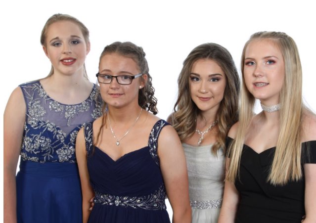 Chloe1seymour's tweet photo. #YellowArmy #prom2018 #womanceaward #besttimeoflife 💛💙💛 https://t.co/gmhMILSgSQ