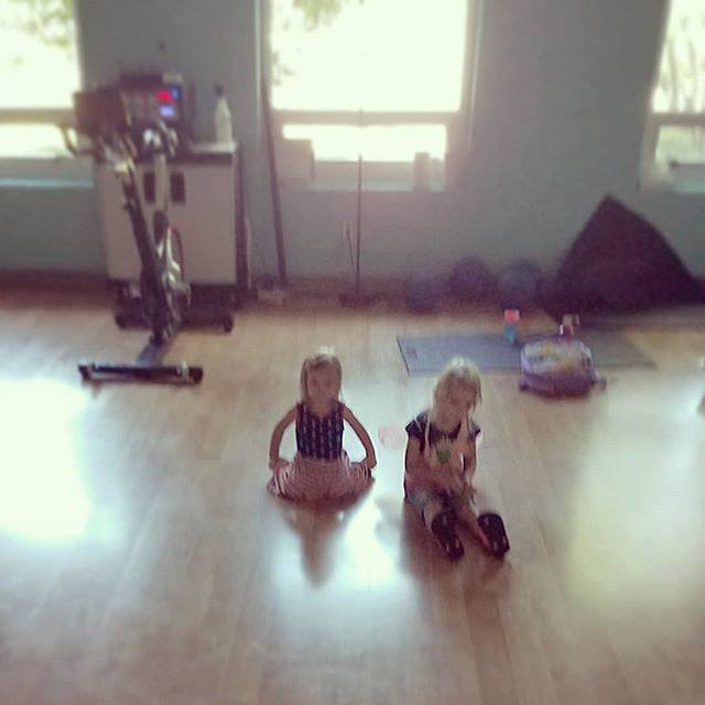 sustainablymama's tweet photo. When the Kids Zone is closed but someone doesn't believe your husband that you're not pregnant, you SPIN ANYWAY.

#neighborpartys #rudepeople #imnotpregnant #imnotpregnantjustfat #fuelmyworkout #spinaddict #nochildcare #doitanyway #noexcuses #jellolegs #diastasisrecti #words… https://t.co/0iAA6xwABZ