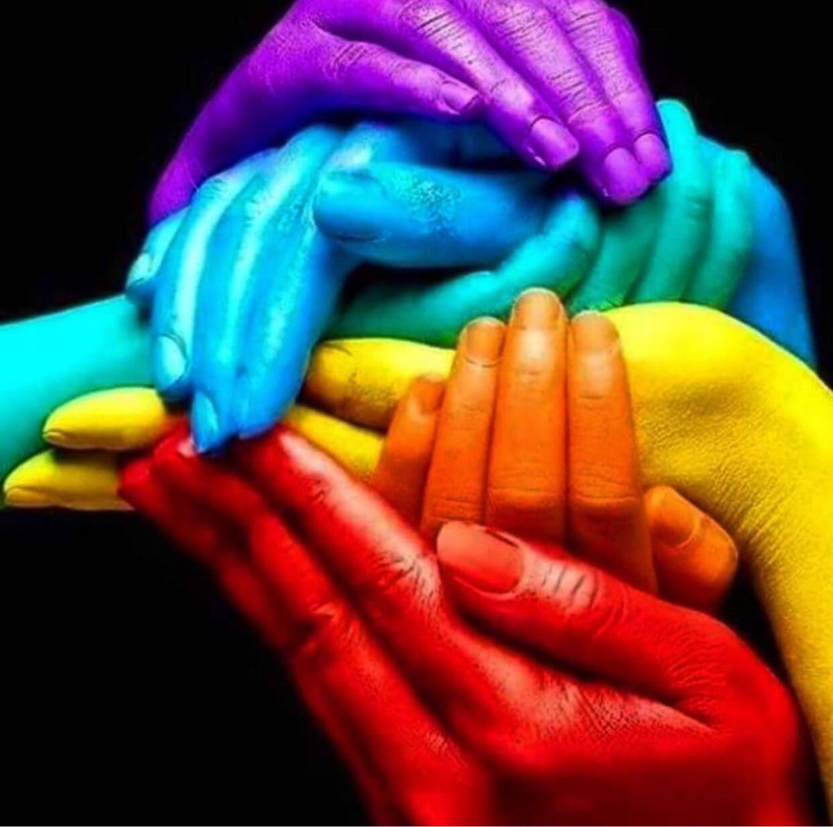 Lo importante es sentirnos orgullosos de quienes somos... Viva el amor!!!! 💙❤🧡💛💚💜
